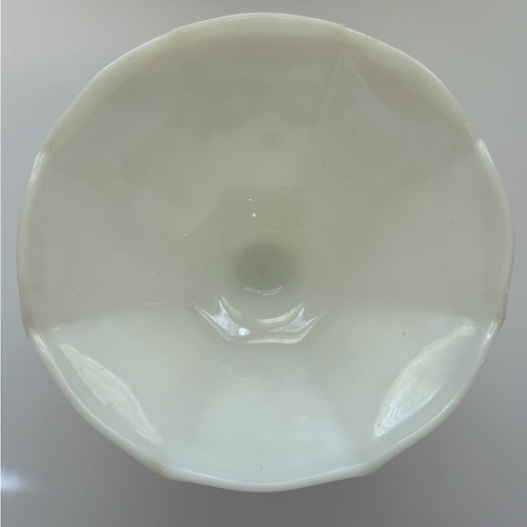 Vintage Anchor Hocking Harvest Grape Milk Glass Pedestal Fruit Bowl - Picture 6 of 9